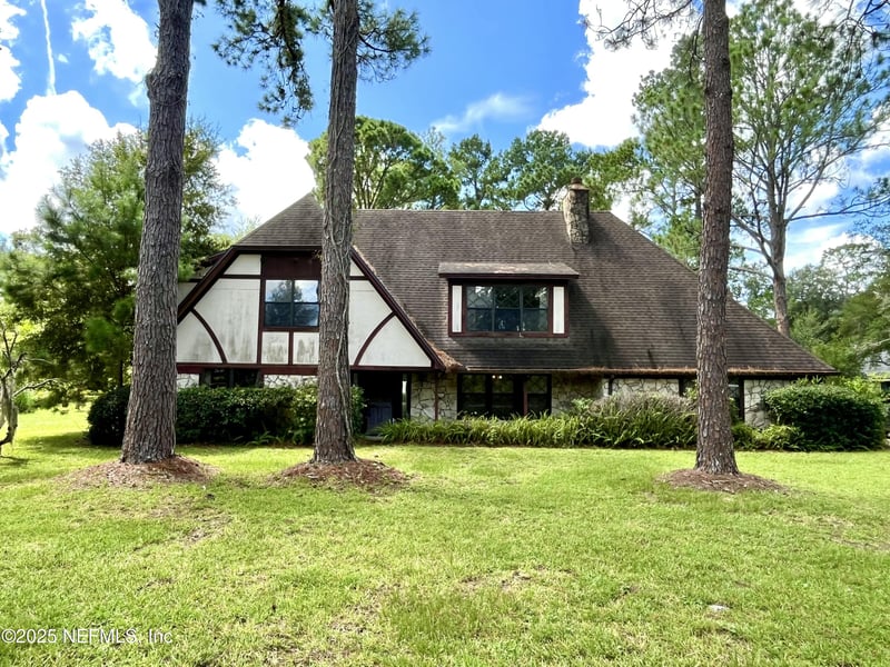 586 Tivoli Dr, St Johns, FL 32259