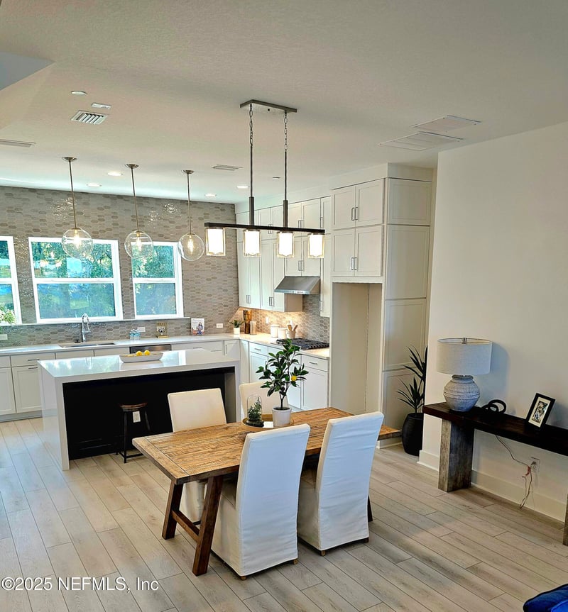 1940 Prudential Dr, Jacksonville, FL 32207