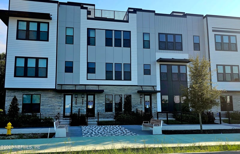 1940 Prudential Dr, Jacksonville, FL 32207