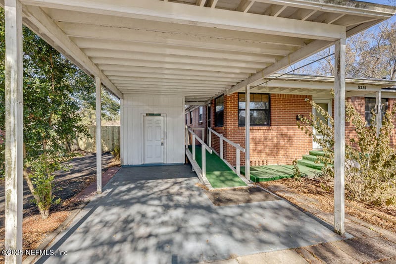 5261 Quan Dr, Jacksonville, FL 32205