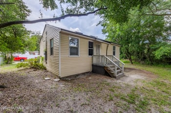 681 Chestnut Dr, Jacksonville, FL 32208