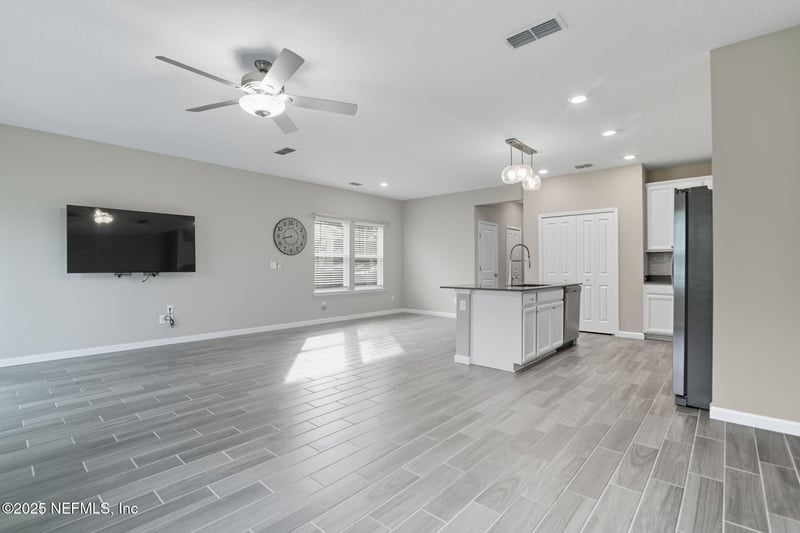 140 Boracay Cir, St Johns, FL 32259