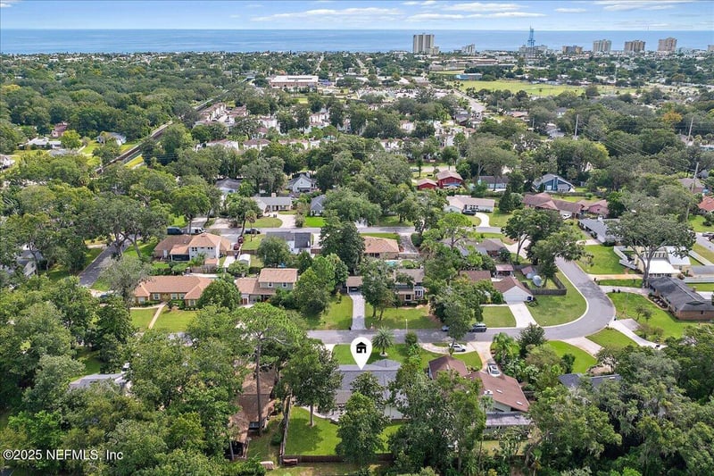 1819 Twelve Oaks Ln, Neptune Beach, FL 32266