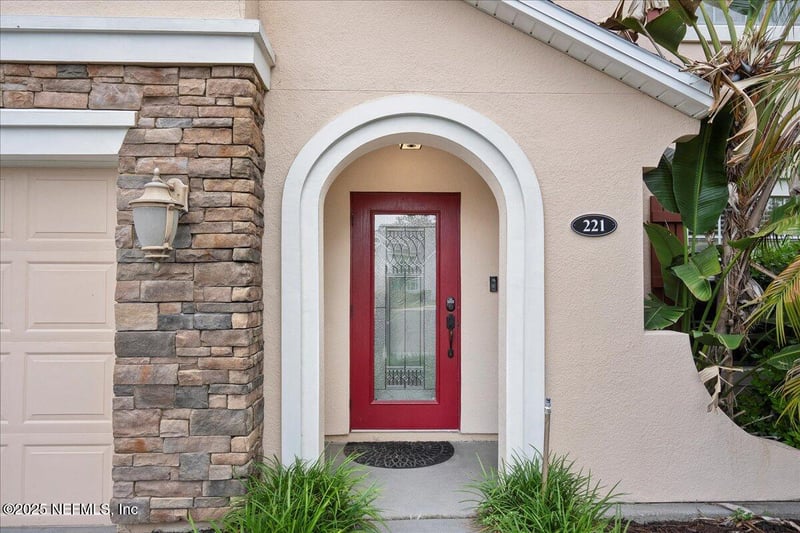 221 Thornloe Dr, St Johns, FL 32259