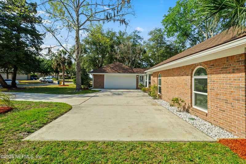 4535 Whispering Inlet Dr, Jacksonville, FL 32277