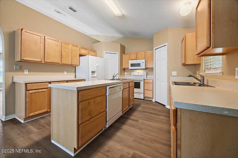 4131 Woodley Creek Rd, Jacksonville, FL 32218