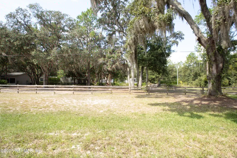 100 Little Star Rd, Hawthorne, FL 32640