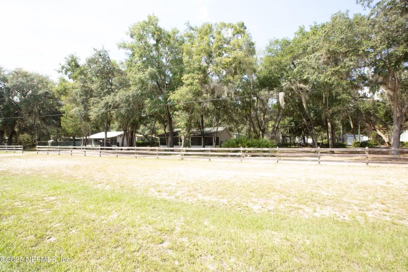 100 Little Star Rd, Hawthorne, FL 32640