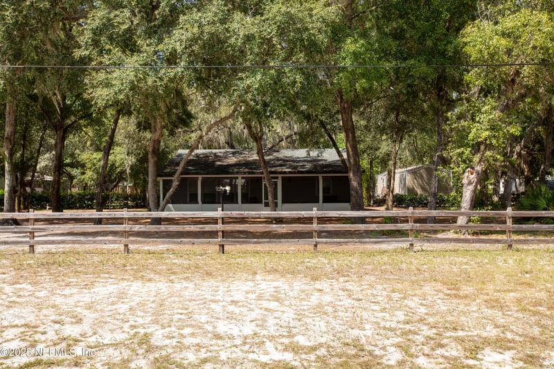 100 Little Star Rd, Hawthorne, FL 32640