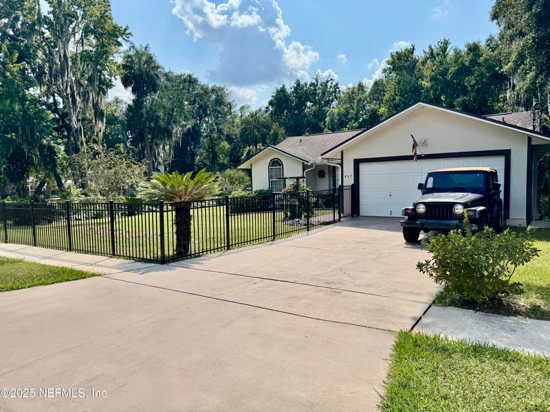 407 Green St, Green Cove Springs, FL 32043