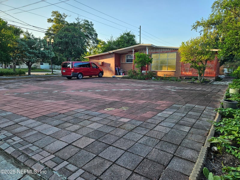 6672 Banbury Rd, Jacksonville, FL 32211