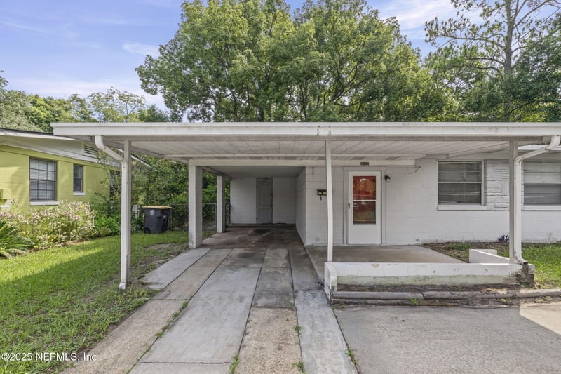 3827 Colebrooke Dr, Jacksonville, FL 32210