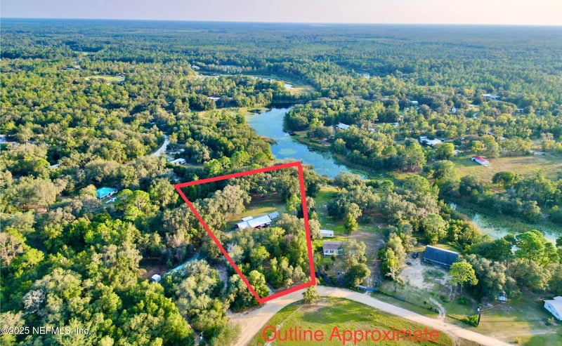 137 Oak Cir, Interlachen, FL 32148