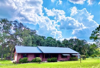 137 Oak Cir, Interlachen, FL 32148