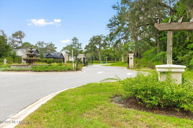 33 Canopy Hall Dr, St Augustine, FL 32095