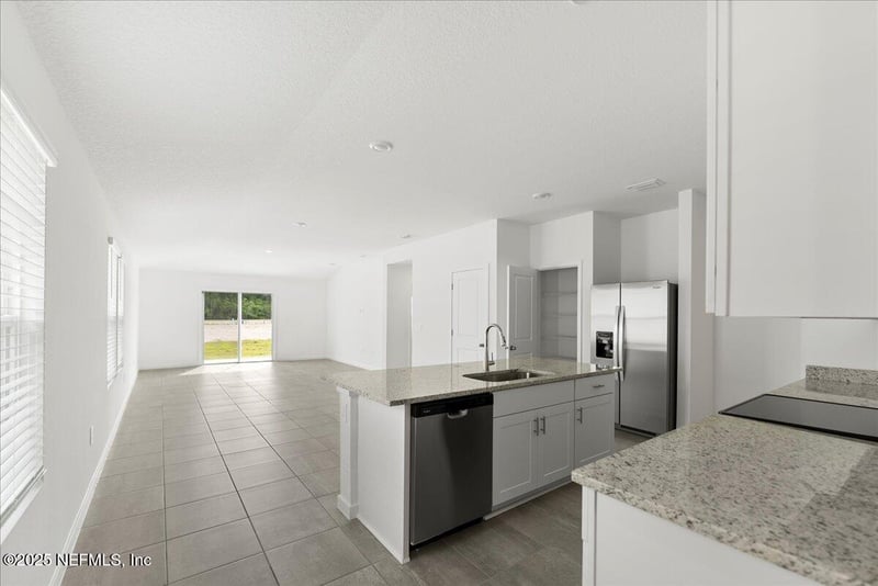 7487 Queensgate Cir, Jacksonville, FL 32219