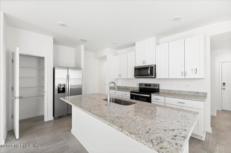 7487 Queensgate Cir, Jacksonville, FL 32219