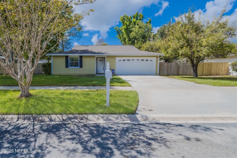 10876 Horse Track Dr, Jacksonville, FL 32257