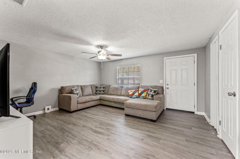 4266 Key Adam Dr, Jacksonville, FL 32218