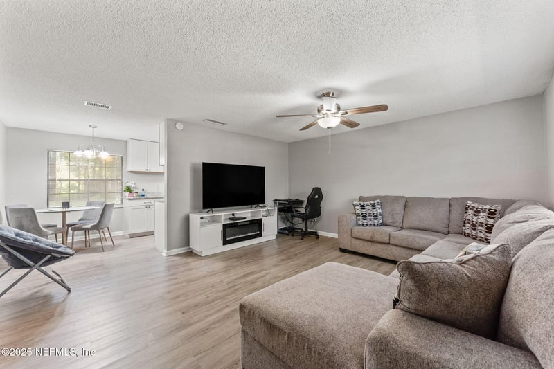 4266 Key Adam Dr, Jacksonville, FL 32218