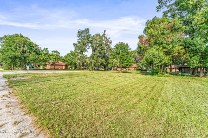 949 Cesery Blvd, Jacksonville, FL 32211