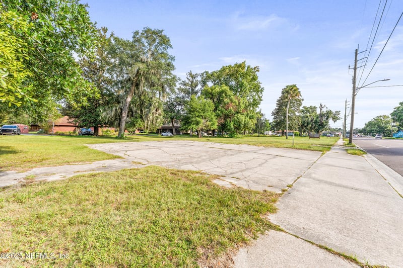 949 Cesery Blvd, Jacksonville, FL 32211