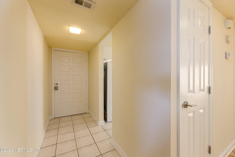 6647 La Mirada Dr #4, Jacksonville, FL 32217