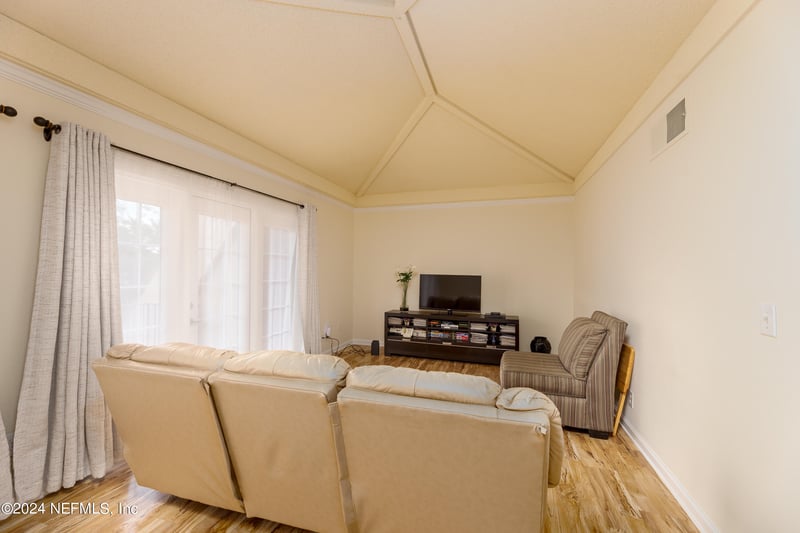 6647 La Mirada Dr #4, Jacksonville, FL 32217