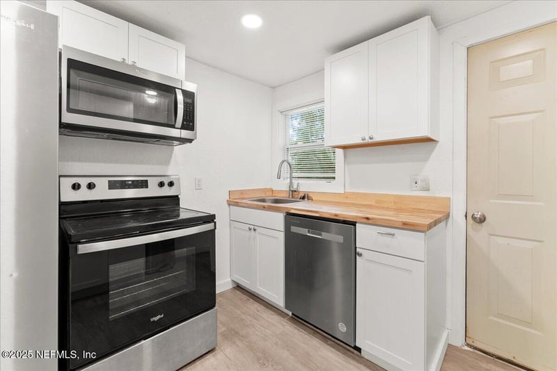 9034 Crystal Springs Rd, Jacksonville, FL 32221