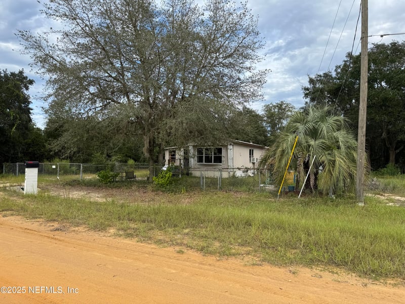 226 Ellen Ave, Interlachen, FL 32148