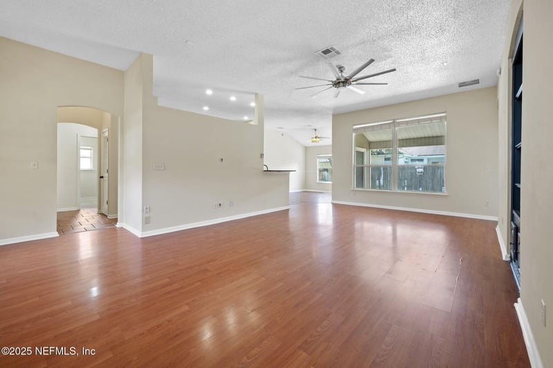 1362 Kennesaw Ln, Jacksonville, FL 32218