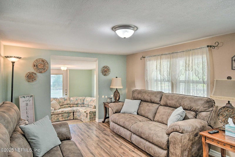 118 Riverside Ave, Satsuma, FL 32189