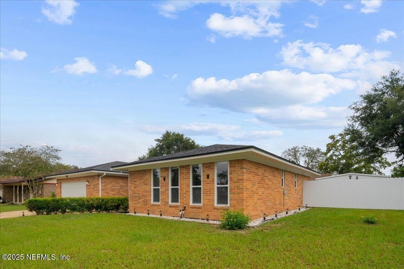 5939 Gumwood Dr, Jacksonville, FL 32277