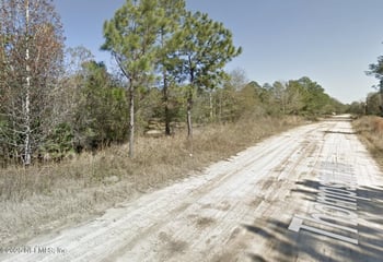 210 Thompson Ave, Interlachen, FL 32148