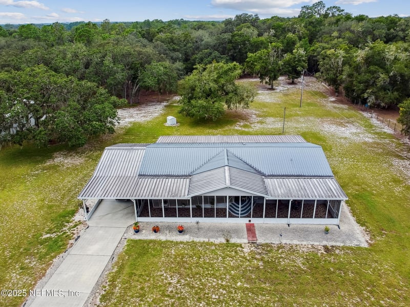 135 Lake Como Dr, Pomona Park, FL 32181