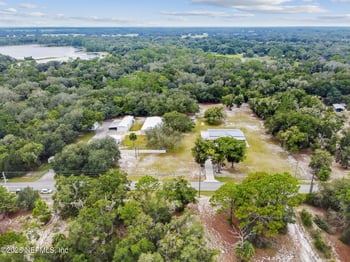 135 Lake Como Dr, Pomona Park, FL 32181