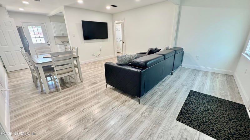 9720 Jupiter Ct, Jacksonville, FL 32246