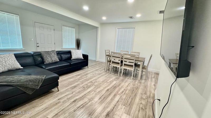 9720 Jupiter Ct, Jacksonville, FL 32246