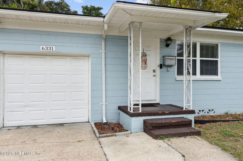 6331 Shady Oak Dr, Jacksonville, FL 32277