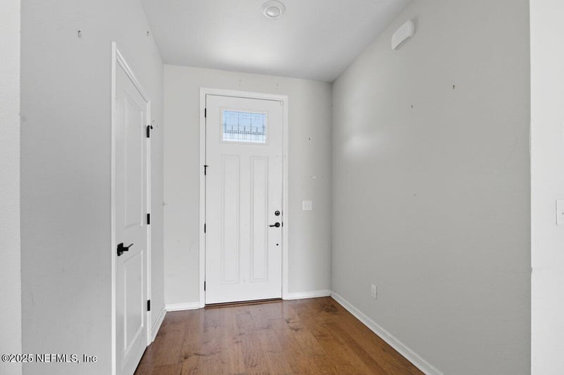 9711 Skydive Ct, Jacksonville, FL 32221