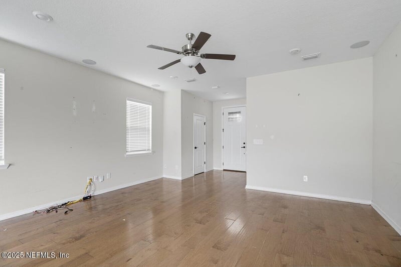 9711 Skydive Ct, Jacksonville, FL 32221