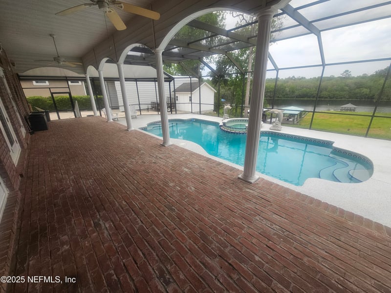 435 Lake Asbury Dr, Green Cove Springs, FL 32043