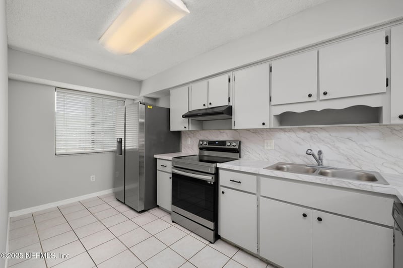 2104 Dunes Way Dr, Jacksonville, FL 32225