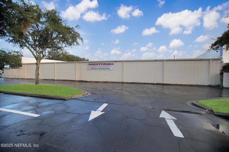 5804 Beach Blvd, Jacksonville, FL 32207