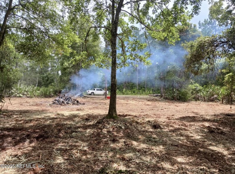 210 Thompson Ave, Interlachen, FL 32148