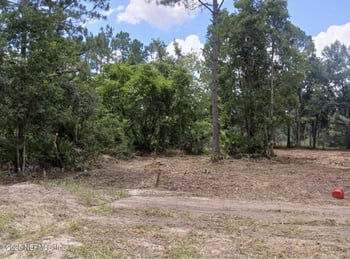 210 Thompson Ave, Interlachen, FL 32148