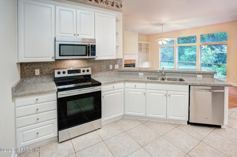 1628 Misty Lake Dr, Fleming Island, FL 32003