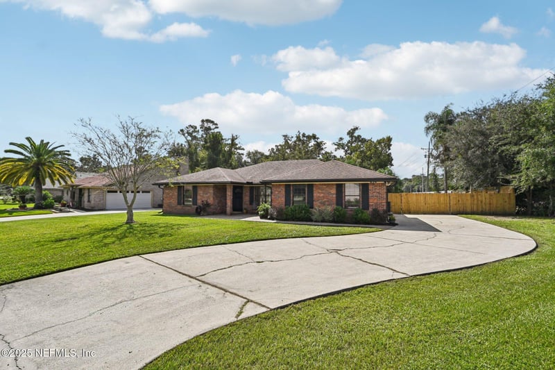 636 Los Palmas Dr, Fleming Island, FL 32003