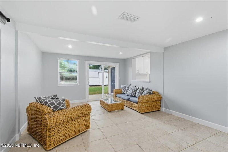 589 Bay Ridge Rd, Jacksonville, FL 32216