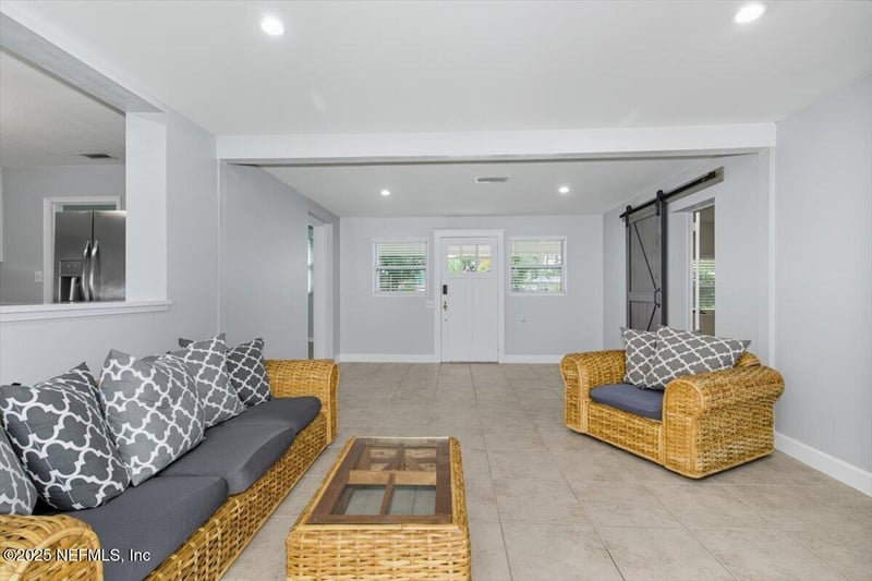 589 Bay Ridge Rd, Jacksonville, FL 32216